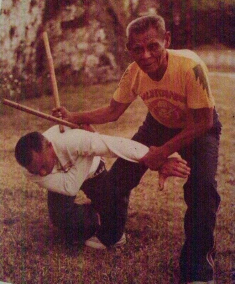 Anciong Bacon demonstrating Balintawak Eskrima Arnis Kali. A legend in Filipino Martial Arts.